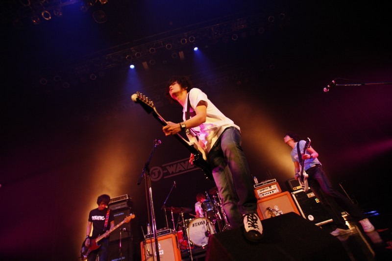 ラストに登場したthe pillows。9月16日に行われる初の武道館ライブのチケットはソールドアウト済み。
