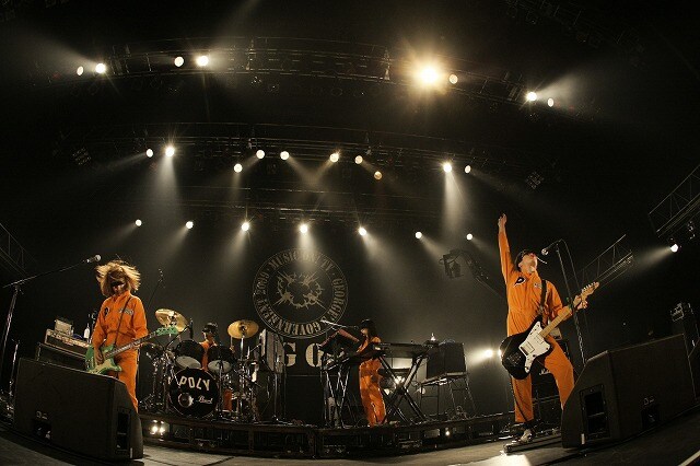 POLYSICSはひさびさのライブとアルバム完成の喜びを、ステージに存分にぶつけた（photo by YOJI KAWADA）。