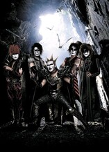 今回のレコーディングにエース清水長官は参加しておらず、アーティスト写真は5人のみ。エース清水長官は不参加の理由について、自身のブログで「face to aceに全身全霊を傾けて音楽活動に邁進しているから」「聖飢魔IIというバンドは片手間に参加できるバンドではありません」「20周年再集結の時に『これが最後』と公言させていただいたとおり、それだけの決意と覚悟を持って20周年に参加しました。今でもその決意は変わりません」と語っている。