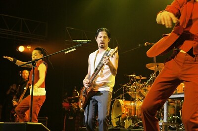 ラテン色の強い楽曲を中心に、力強いセットを披露したDragon Ash。夏らしさ漂う選曲に、フロアはおおいに沸いた（photo by YOJI KAWADA）。