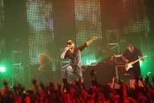 写真は「Diggy-MO' Live Tour 2009 "WHO THE Fxxx IS JUVE?"＋Remixies」のDVDにも収録される、新木場STUDIO COAST公演の模様。