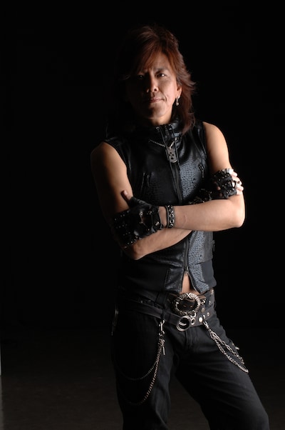 NoBは今年1月、MAKE-UP名義で限定シングル「ペガサス幻想（2009）/ 永遠ブルー（2009）」をリリース。この曲はiTunes Storeでも購入することが可能だ。