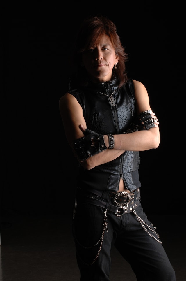 NoBは今年1月、MAKE-UP名義で限定シングル「ペガサス幻想（2009）/ 永遠ブルー（2009）」をリリース。この曲はiTunes Storeでも購入することが可能だ。