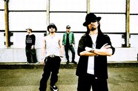 ソニーミュージックのサイトでは現在「流れて」のビデオクリップ視聴が行われている。