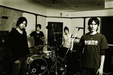 5月に赤坂BLITZにて行われた全国ツアーファイナルも大盛況のうちに終了したLAST ALLIANCE。8月1日には「ROCK IN JAPAN FES. 2009」への出演が決定している。