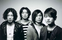 来月発売されるミニアルバムについて仲手川裕介（Vo,G,Key/写真左）は、「空が明るくなり始めていい加減寝ようと思った時もなんだかまた聞いてしまう感じですね。そして最後の曲まで聞けてしまいますね」と自身のブログで綴っている。