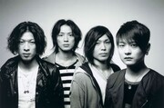 来月発売されるミニアルバムについて仲手川裕介(Vo,G,Key/写真左)は、「空が明るくなり始めていい加減寝ようと思った時もなんだかまた聞いてしまう感じですね。そして最後の曲まで聞けてしまいますね」と自身のブログで綴っている。
