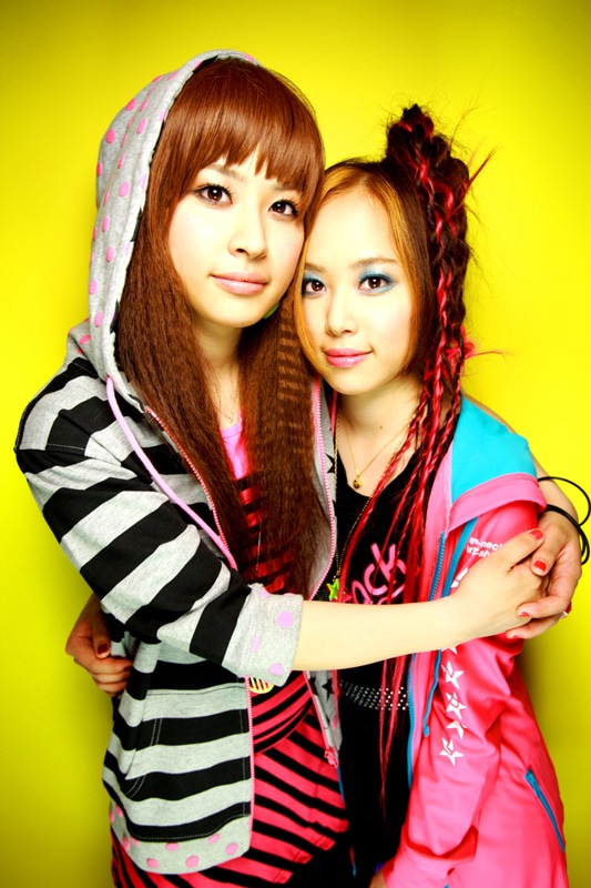 携帯サイト「@peps」によるテレビ番組「pepsミュージックTV」のナビゲーターにも抜擢され、大活躍しているtwill。