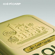 Hi-Fi CAMP「1st BEST」ジャケットは、金の延べ棒がモチーフ。