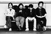 写真は新体制となった3nd。左から遠藤篤（Dr）、安西哲哉（G）、速水直行（G）、平泉佑真（B）。