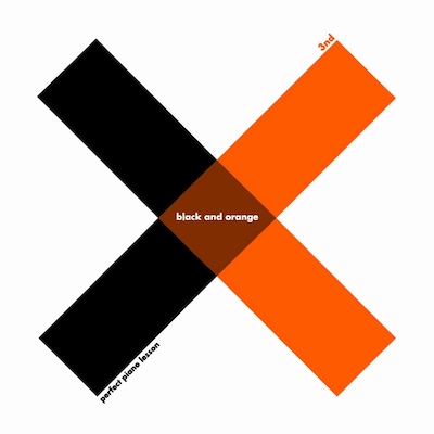 価格が1050円とお手軽なのがうれしい今回のスプリット盤。ジャケットはタイトルにちなんで、黒とオレンジをベースにしたシンプルなデザインに仕上がっている。