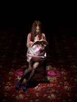 やくしまるえつこはTUTU HELVETICAとしてライブを行うほか、個人名義で朗読も披露する。