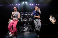 KREVAのゲスト出演について大知は「赤坂BLITZのこけら落としをしたKREVAさんに、自分にとって初めての赤坂BLITZのステージに出てもらいたかった」と、自らオファーしたことを明かした。