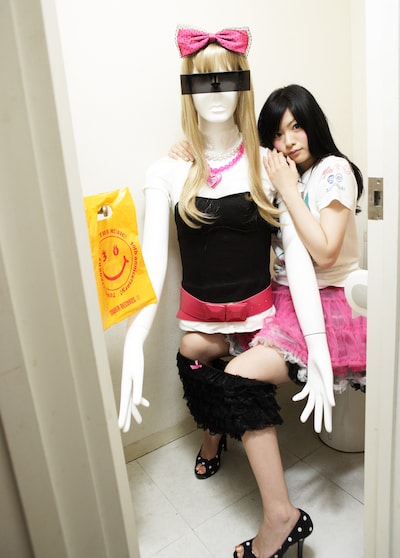 現在タワーレコードで配布されているフリーマガジン「bounce」最新号では、Aira Mitsukiが表紙を飾っている。