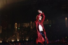 今回の手術は「手術中の姿は誰にも見られたくない」というYOSHIKI本人の強い希望により、近親者やスタッフが立ち会うことなく実施。大きな手術としては極めてまれなものとなった。