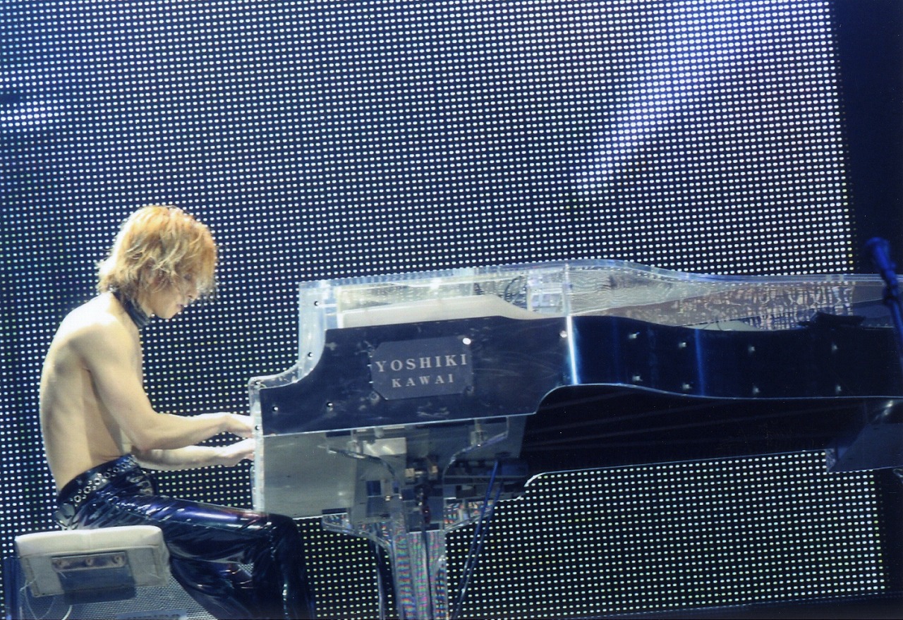 YOSHIKI