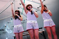 会場には、ネット上に顔を公開していなかった時代からCOSMETICSをチェックしていたファンも多数集結。中には「よくわからないけど、友達に誘われて付いてきた」という人も数名いた。