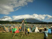 大自然の中で音楽とキャンプを楽しむ「朝霧JAM」。好天に恵まれることを祈りたい。