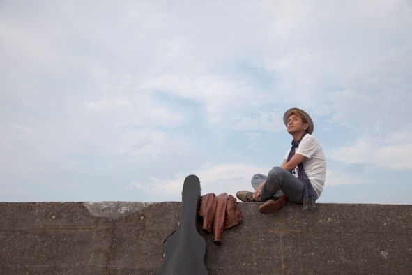 アルバムのタイトルについては「最初にレコーディングした『罪滅星』（斉藤和義提供曲）が、まるで昔の邦画の主題歌みたいな印象があって、それで『F's シネマ』ってアルバムタイトルが思い浮かんだんだ。それぞれの曲が別々の短編映画の主題歌になっていて、それを集めたアルバム、みたいなイメージで」と話している。