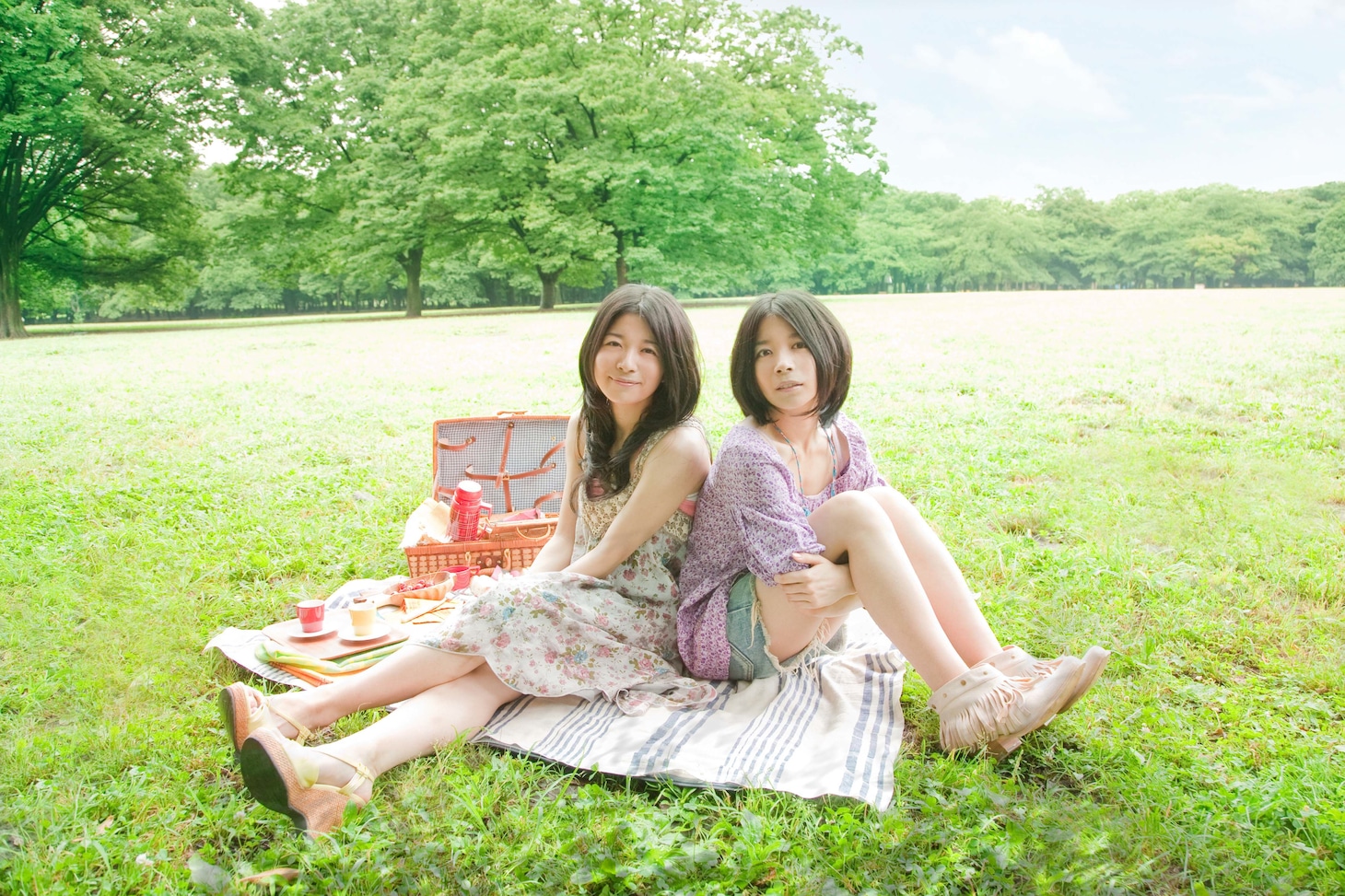 写真左が茉奈（長女）で右が佳奈（次女）。2人あわせて茉奈佳奈だ。