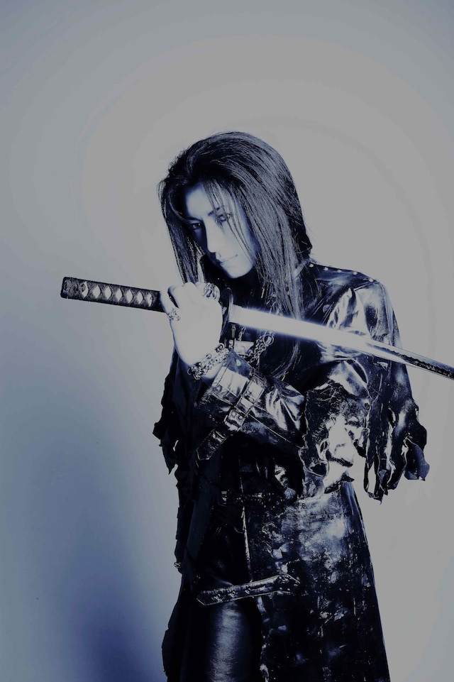 GACKTは2010年1月1日にシングル「Stay the Decade Alive」をリリース。この曲は12月12日から公開の映画「仮面ライダー×仮面ライダー W＆ディケイドMOVIE大作戦2010」のテーマソングに決定している。