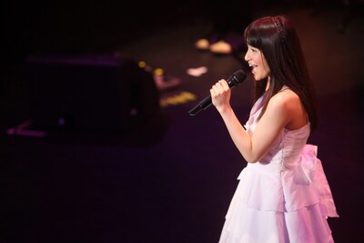 今回のツアーでは各会場に、女性専用「桃組エリア」を完備。東京公演には「マクロスF」の大ファンだという小さな女の子から「ランカ・リーのうちわを持ってきたの！」というかわいい声援が飛び、会場全体がすっかりなごんでしまう一幕も。