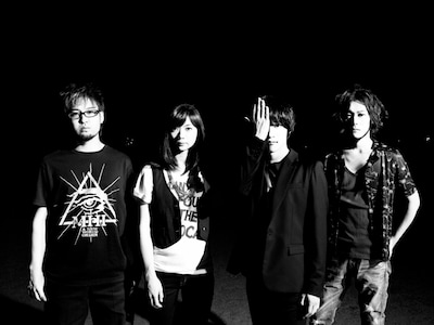 昨日の武道館公演では、新旧の楽曲を取り混ぜた幅広いセットリストでファンを楽しませたBase Ball Bear。MCで小出祐介（Vo, G）は、「いつでも武道館を満員にできるバンドになりたい」と今後の目標を語った。