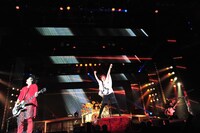 大阪城ホールでの初ライブは大成功。今後も全国各地でのホールライブを展開する。