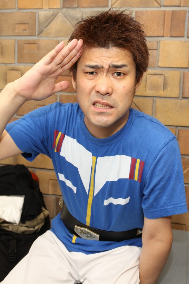 今日のアムロはTシャツタイプで行きまーす！（若井おさむ） (c)フォトプロ