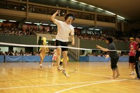 ところが！その枝豆マンを追い抜きゴールを決めたのは、肉体派コントでおなじみインポッシブル井元！ 1位の「チーム青田買い」と2位の「ガヤ芸人チーム」がリレーの決勝へ進んだ。 (c)フォトプロ