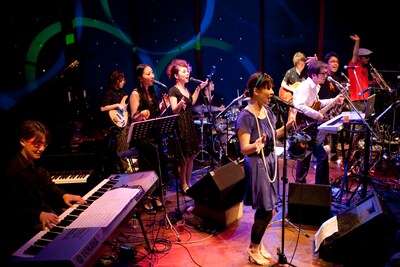 大人の雰囲気を漂わせる真夏のパーティに、集まった観客も大満足の様子だった。