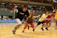 いよいよ最終決戦！ 先頭を切ったのはジャングルポケット武山！ (c)フォトプロ