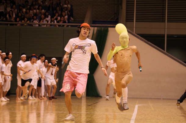 怒涛の追い上げを見せる最終走者の枝豆マン！ いやBコースハブ！　(c)フォトプロ
