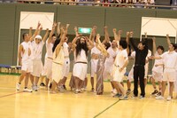 本戦出場を決めたのはチームメシア！ 喜びを分かち合うメシアと民。 (c)フォトプロ