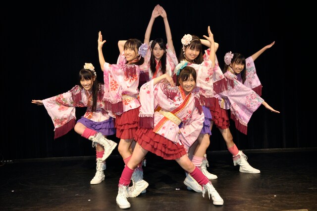 8月からはスカパー！エンタ！371にて、スターダストプロモーションに所属するアーティスト特集番組をオンエア。9月からは彼女たちのレギュラー番組「スタ☆どん」も同局でスタートし、ももいろクローバーのメンバーも出演する。