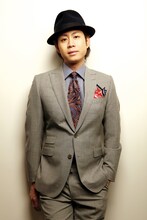 昨年リリースされたシリーズ前作「UK Emotional R&B Mix」は2万枚以上のセールスを記録。これまで手がけたミックスCDを合わせると累計セールス30万枚を超える“R&B王子”DJ KOMORI。