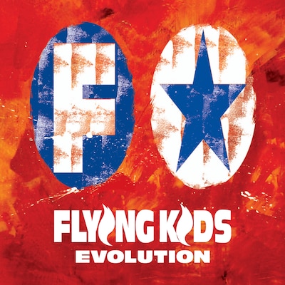 「エヴォリューション」ジャケット写真。収録曲の中には「40肩（フォーティショルダー）」など、メンバーの世代を感じさせる曲名も。