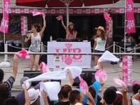 会場は多数のファンで大盛り上がり。