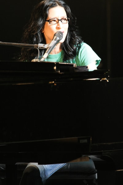 「愛の季節」は現在着うた先行配信を実施中。