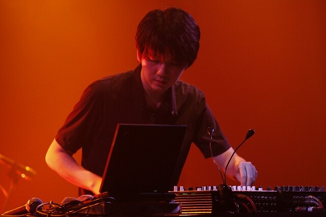 agraphの次のライブは、8月15日「RISING SUN ROCK FESTIVAL 2009 in EZO」にて。深夜の定番枠「LOOPA NIGHT」でパフォーマンスを披露する。