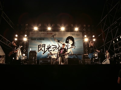 グランプリに輝いたSHIT HAPPENINGは全員19歳の4人組。