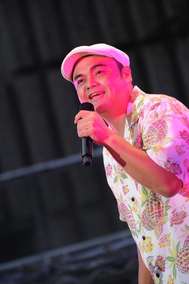 3曲を歌い終えた後、比嘉は最初のMCで「ようこそみなさんBEGINです。今日はBEGIN初の日比谷野音です。ありがとうございます。今日ここで歌を歌えることが本当に幸せだと思っています」とうれしそうに語った。