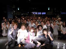 ファン88人との記念撮影に応じるのあのわメンバー。