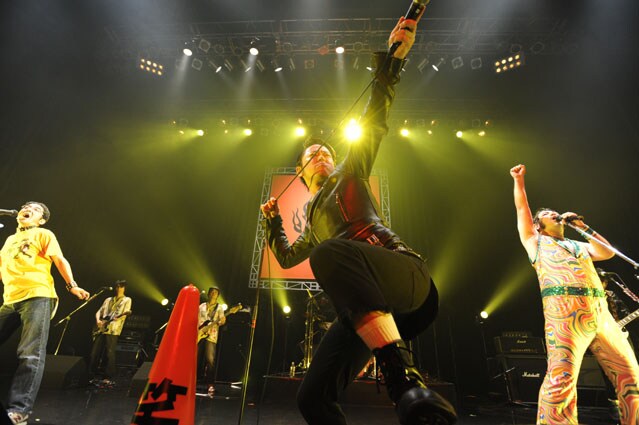 グループ魂、Zepp Tokyoワンマンは抱腹絶倒の2時間半 - 音楽ナタリー