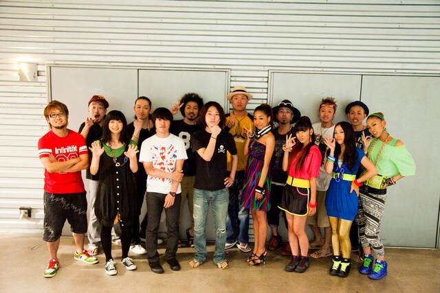 ジャンルの枠を超えた異色競演が実現した今回の「MUSIC LTD.」。写真は出演者全員の集合写真（写真：RYOJI FUKUOKA）。