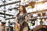 夏空の似合うロックンロールを聴かせてくれたLOVE PSYCHEDELICO。楽曲の途中にYMOのカバー「NICE AGE」を挿入するなど、この日ならではのアレンジで観客を盛り上げた。