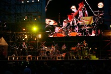 小山田圭吾、高田漣、権藤知彦がゲスト参加したYellow Magic Orchestra。細野はポール・マッカートニーを思わせるヘフナーのヴァイオリンベースを構えて登場し、この日のライブはTHE BEATLESのカバー「Hello, Goodbye」で幕を開けた。