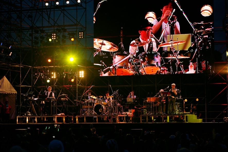小山田圭吾、高田漣、権藤知彦がゲスト参加したYellow Magic Orchestra。細野はポール・マッカートニーを思わせるヘフナーのヴァイオリンベースを構えて登場し、この日のライブはTHE BEATLESのカバー「Hello, Goodbye」で幕を開けた。