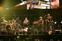 YMOは「Thousand Knives」「Riot in Lagos」「Rydeen 79／07」などを披露。アンコールでは「Fire Cracker」が演奏された。