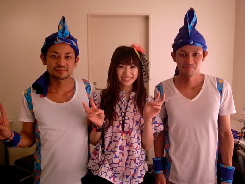 左がRYUKYUDISKO・廣山哲史、右がRYUKYUDISKO・廣山陽介。真ん中がSAWAだ。